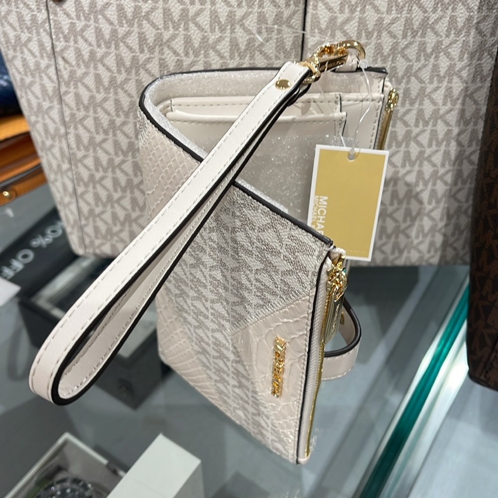 MICHAEL KORS JST LG DOUBLE ZIP WRISTLET WALLET PHONE HOLDER 
Light Cream 
NWT - Picture 11 of 16